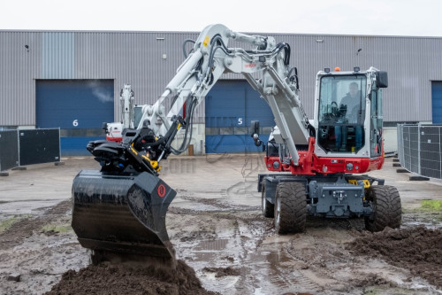 Takeuchi TB370W 12